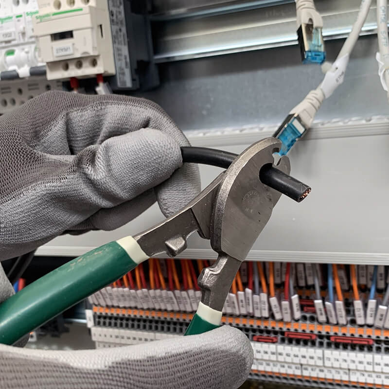 Coupe-câbles électrique de différentes tailles. Utilisations sur un dépannage électrique, panne électrique.