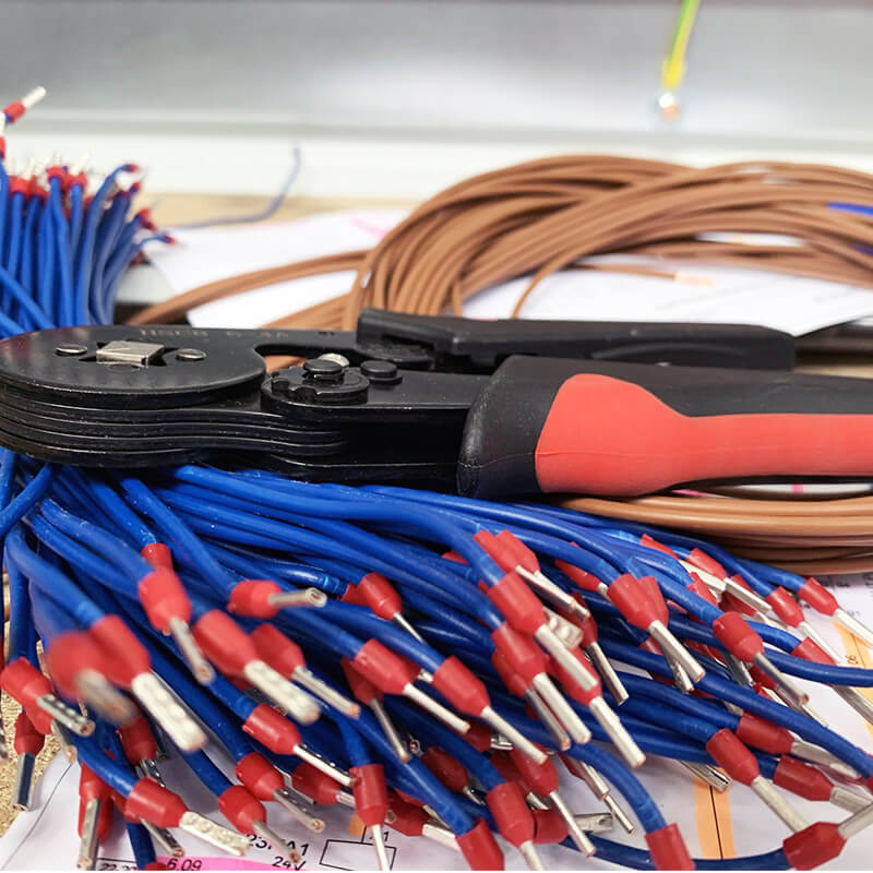 Pince à sertir les embouts de câblage de 0.08 mm² à 10 mm² de qualité professionnelle. 