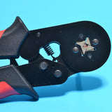 Pince à sertir idéal pour un dépannage en électricité pour un professionnel ou bricoleur. Cette pince trouvera sa place facilement à côté de vos outils électroportatifs comme : scie sauteuse, visseuses, clé dynamométrique, perceuse. C'est un complément parfait pour accompagner vos outils à main comme pince de précision, pince plate, outils isolés, tournevis cruciforme.