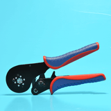 Pince à sertir les embouts de câblage sur du fil souple et non câble rigide. Utilisation en domotique, electronique, câblage d'armoire électrique, dépannage électrique, électricité auto. Composée de matériaux en chrome vanadium en acier trempé, une poignée bi-matière et une molette réglable pour une démultiplication de force, c'est une pince pour les câbles électriques afin de faciliter le serrage ou vissage de l'embout dans le connecteur d'un appareillage électrique. 